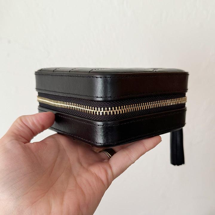 The Caroline in Black