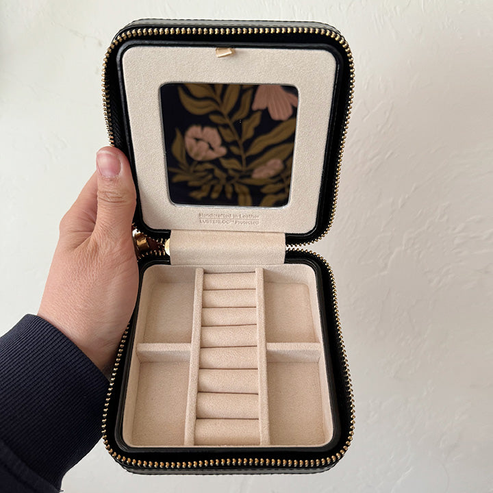 The Caroline in Black