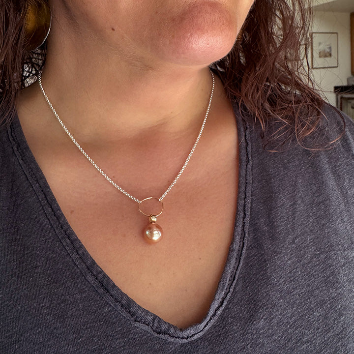 Luna Choker with Peach Pearl