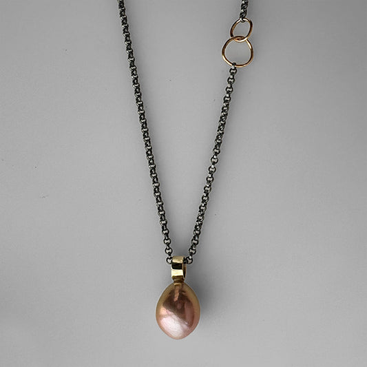 Luna Necklace Dusty Rose Pearl