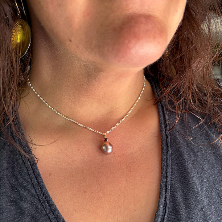 Venus Necklace with Pink Pearl and Garnet