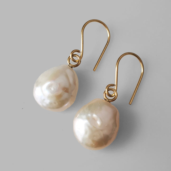 Luna Earrings White Pearls