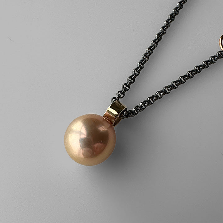 Luna Necklace Peach Pearl
