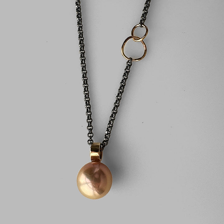 Luna Necklace Peach Pearl