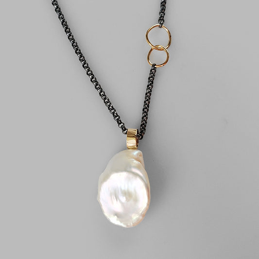 Luna Necklace White Pearl