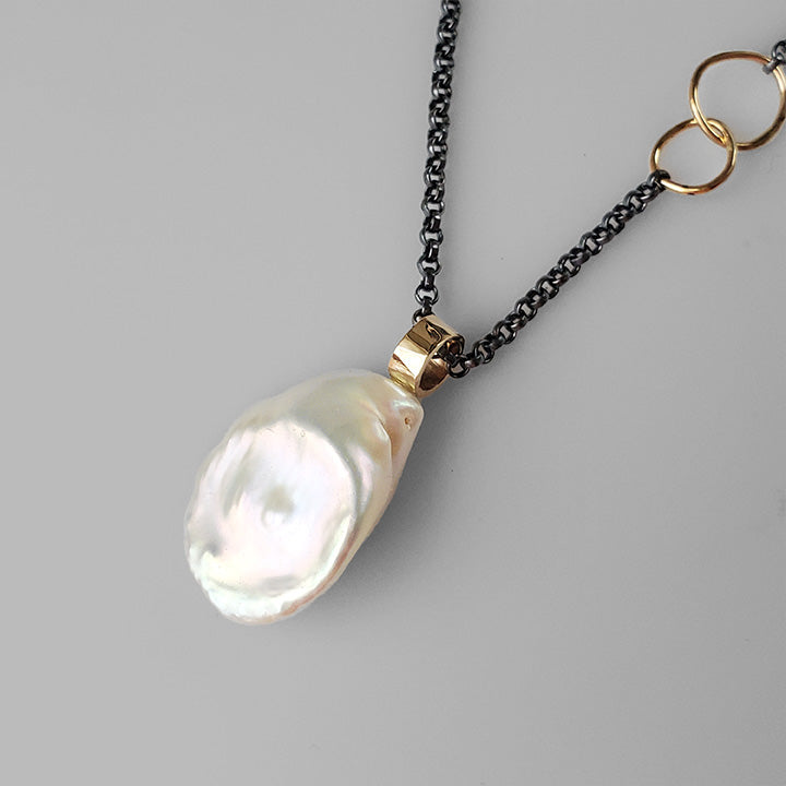 Luna Necklace White Pearl