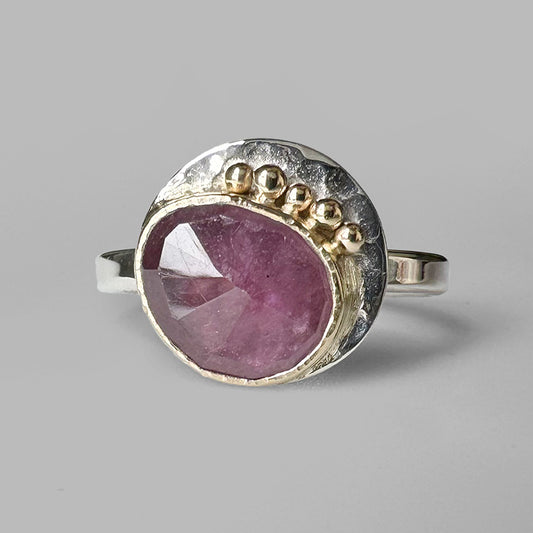 Raspberry Pink Sapphire Roe Ring