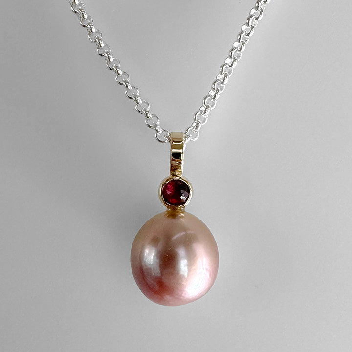 Venus Necklace with Pink Pearl and Garnet