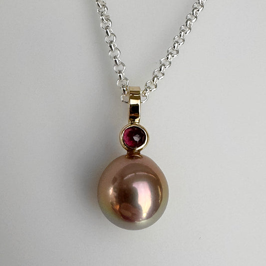 Venus Necklace with Rainbow Pearl and Garnet