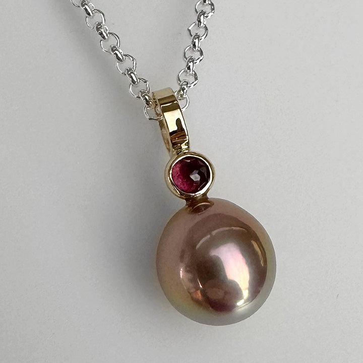 Venus Necklace with Rainbow Pearl and Garnet